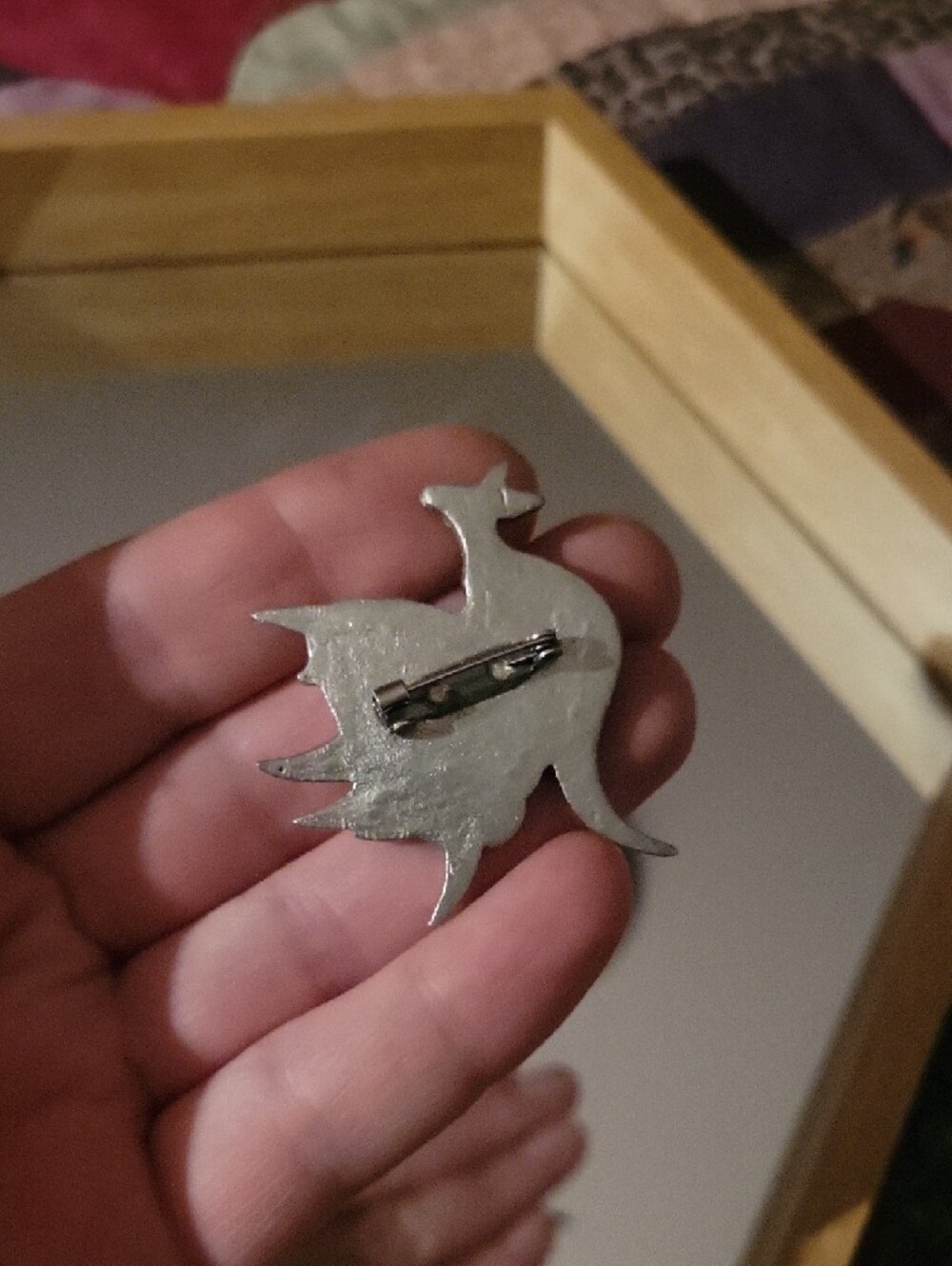 Silver Tone Kangaroo Brooch Pin - Picture 2 of 3
